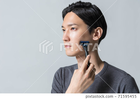 Men's beauty image [shaving] 71595455