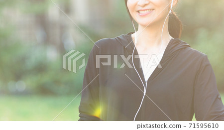 Middle woman in sportswear Middle woman in sportswear 71595610