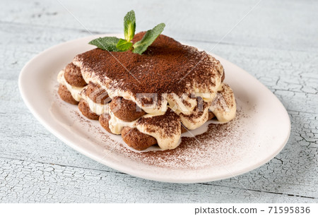Portion of tiramisu 71595836