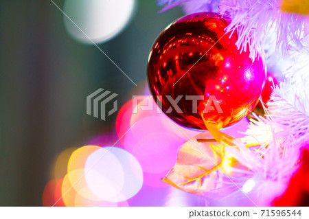 Christmas [Image of the end of the year in Japan] 71596544