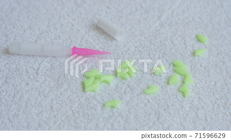 A special set for the claws of cats. Silicone protective caps for claws. Special glue is included in the kit 71596629