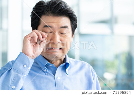Middle-aged man imitating crying Middle-aged man imitating crying 71596894