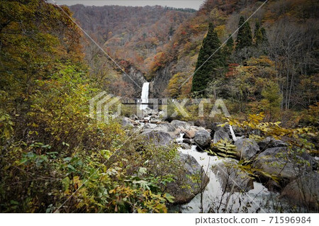 Naena Waterfall and Autumn Leaves, one of the 100 best waterfalls in Japan Naena Waterfall and Autumn Leaves, one of the 100 best waterfalls in Japan 71596984