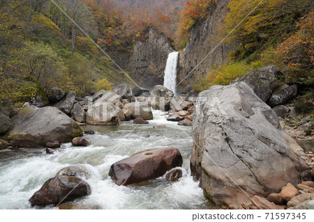 Naena Waterfall and Autumn Leaves, one of the 100 best waterfalls in Japan Naena Waterfall and Autumn Leaves, one of the 100 best waterfalls in Japan 71597345