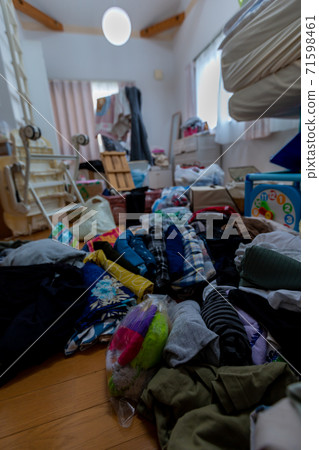 Garbage room changing clothes Garbage room changing clothes 71598461