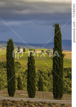 Chapel of the Madonna di Vitaleta, San Quirico d Orcia, Tuscany, Italy 71598562
