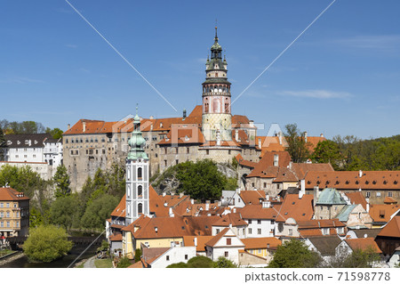 View of the town and castle of Czech Krumlov, Southern Bohemia, Czech Republic 71598778