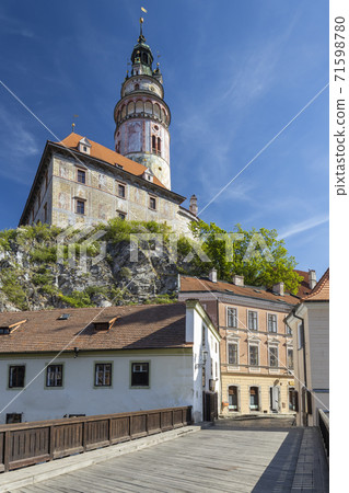 View of the town and castle of Czech Krumlov, Southern Bohemia, Czech Republic 71598780
