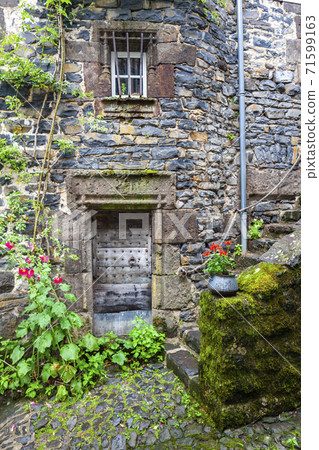 Old village in central Burgund, France 71599163