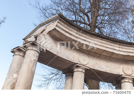 White pillars of classical portico under blue sky White pillars of classical portico under blue sky 71600470