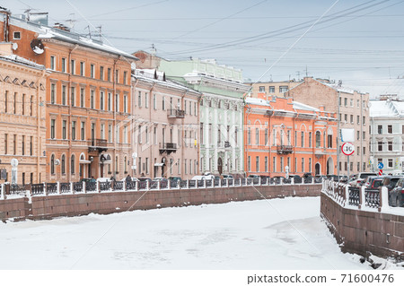 Moyka River view at winter day. St.Petersburg in wnter 71600476