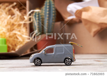 Toy delivery car. Toy delivery car. 71602003