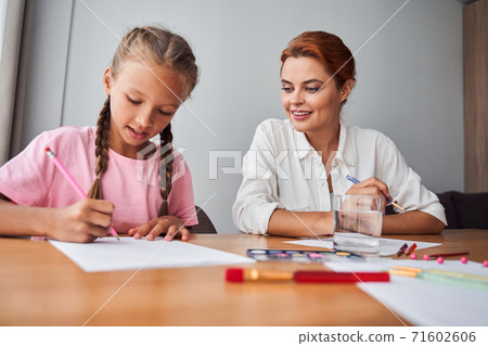 Mother and girl drawing together 71602606