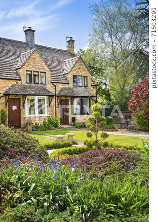 English country house Cotswolds 71603291