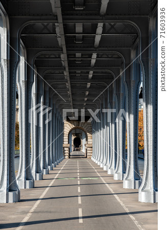 Pont Bir-Hakeim - Paris, France 71603936