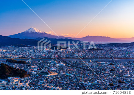 (Shizuoka Prefecture) City of Shizuoka city and Mt. Fuji dawn (Shizuoka Prefecture) City of Shizuoka city and Mt. Fuji dawn 71604858