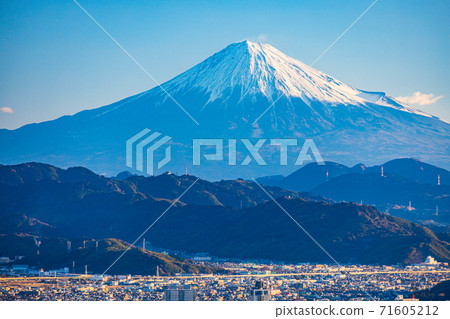 （靜岡縣）靜岡市和富士山的城市風光 71605212