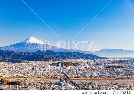 (Shizuoka Prefecture) Shizuoka Cityscape and Mt. Fuji Early Morning (Shizuoka Prefecture) Shizuoka Cityscape and Mt. Fuji Early Morning 71605216