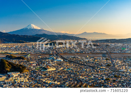 （靜岡縣）靜岡市和富士山的城市風光 71605220