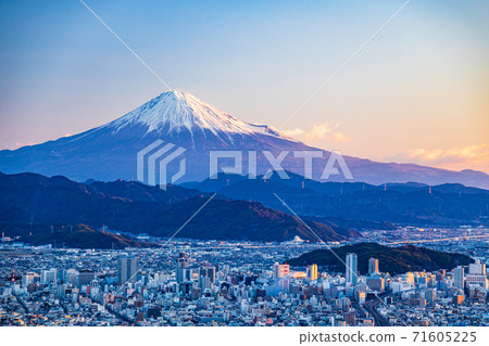 (靜岡縣)靜岡市和富士山的城市風光 (靜岡縣)靜岡市和富士山的城市風光 71605225