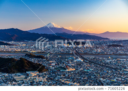 （靜岡縣）靜岡市和富士山的城市風光 71605226