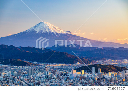 （靜岡縣）靜岡市和富士山的城市風光 71605227