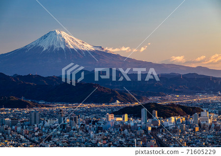 （靜岡縣）靜岡市和富士山的城市風光 71605229