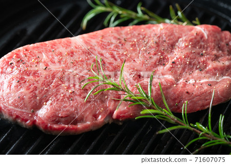 Domestic Wagyu beef blade steak 71607075