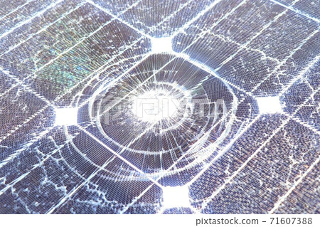 破裂的太陽能電池板 破裂的太陽能電池板 71607388