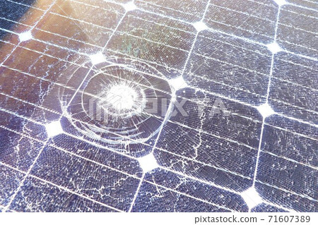 破裂的太陽能電池板 破裂的太陽能電池板 71607389