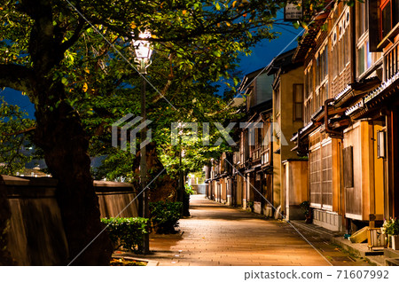 Night view of Kazuemachi Chayagai, Kanazawa City, Ishikawa Prefecture 71607992