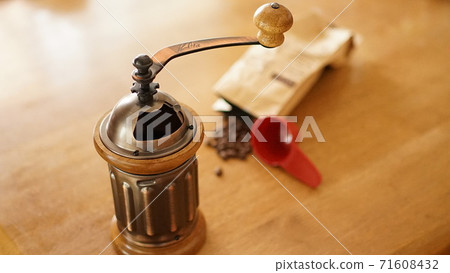 咖啡豆和磨坊合影 咖啡豆和磨坊合影 71608432