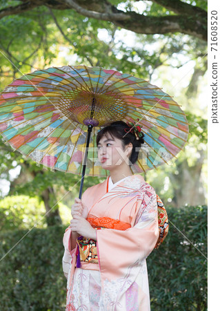 Female portrait of kimono with a Japanese umbrella Female portrait of kimono with a Japanese umbrella 71608520