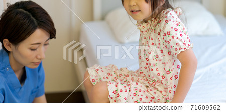be hospitalized, child department, pediatric 71609562