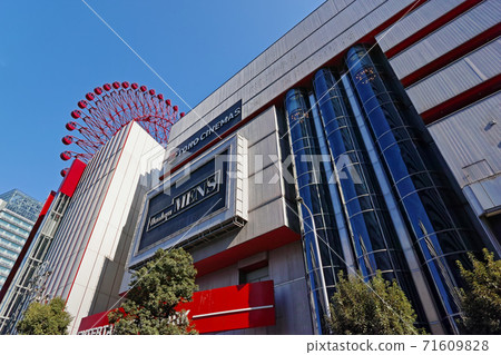 Osaka Umeda HEP FIVE Ferris Wheel 71609828