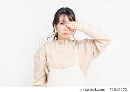 Young woman hiding her eyes with her hands 71610970