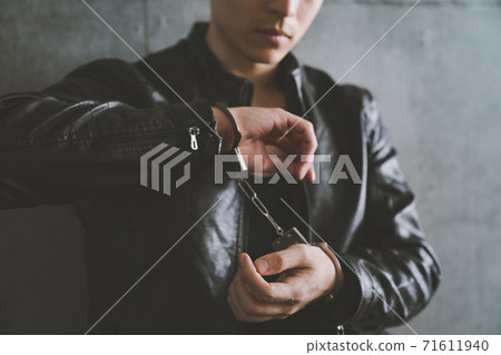 apprehension, handcuff, gents 71611940