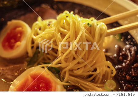 Rich tonkotsu ramen 71613619