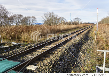 Photographing the scenery of the railroad crossing on the JR Hidaka Line passing through the Tomakomai Industrial Zone in Atsuma Town, Hokkaido 71615956