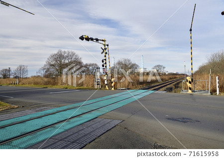 Photographing the scenery of the railroad crossing on the JR Hidaka Line passing through the Tomakomai Industrial Zone in Atsuma Town, Hokkaido Photographing the scenery of the railroad crossing on the JR Hidaka Line passing through the Tomakomai Industrial Zone in Atsuma Town, Hokkaido 71615958