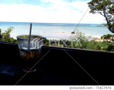 Relax at the cafe while watching the sea of Okinawa 71617978