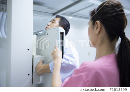 Human dock X-ray 71618899