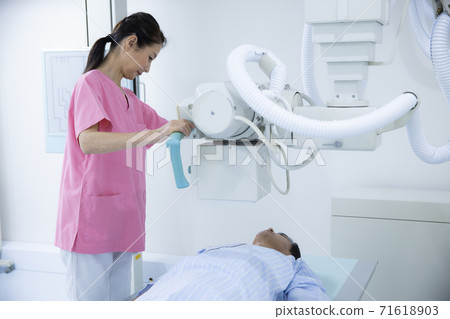 Human dock X-ray 71618903