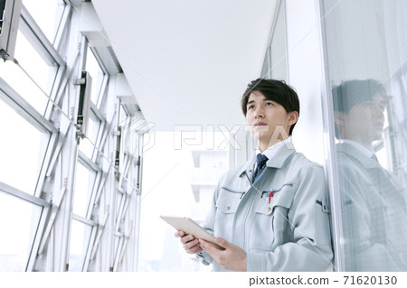 A businessman wearing work clothes A businessman wearing work clothes 71620130