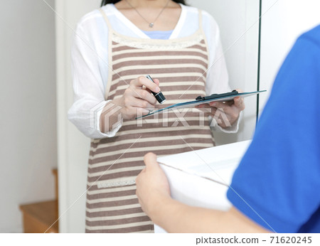 A woman stamping her baggage 71620245