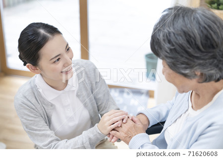 Young female caregiver talking 71620608