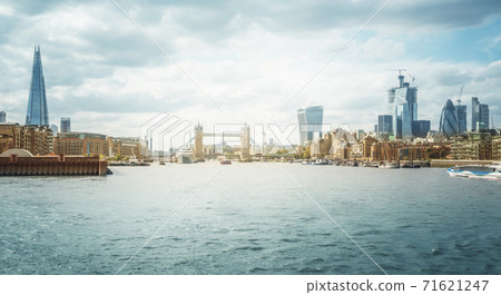 Panoramic view of London skyline, UK Panoramic view of London skyline, UK 71621247