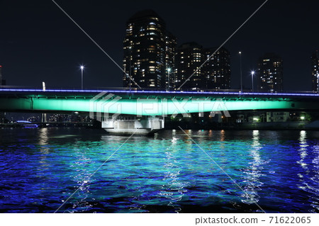 Illumination of the Sumida River Bridge that creates a lively waterside "Tsukuda Bridge" 71622065