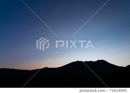 三嶽山，黃昏出現的一座山 71624095