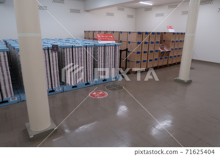 日本銀行地下金庫的樣本錢 日本銀行地下金庫的樣本錢 71625404